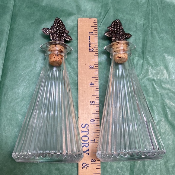 Vintage Oil & Vinegar Glass Condiment Decanter Set With Silver Corked Tops - EUC - Picture 3 of 5